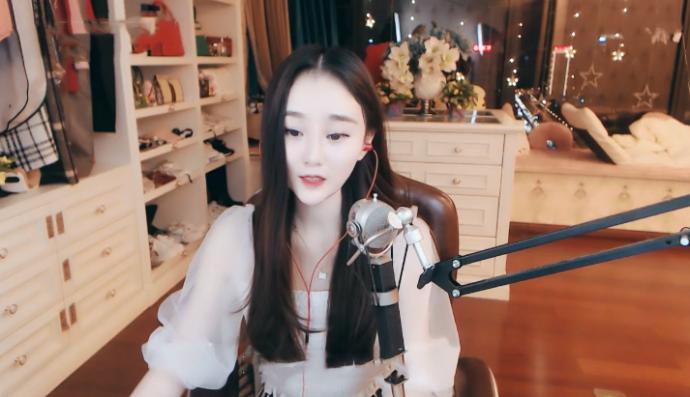 李佳琦和薇娅分分钟赚几亿？做主播你得get这几个技能