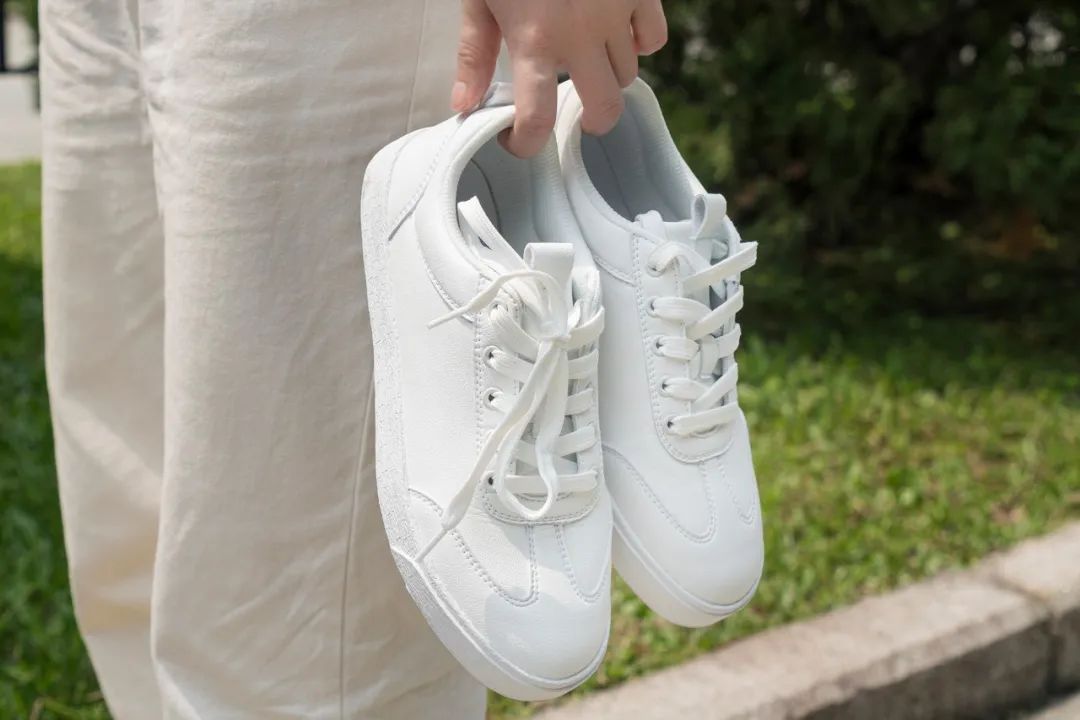 小白鞋哪个款好穿舒服耐穿,又到了小白鞋季节