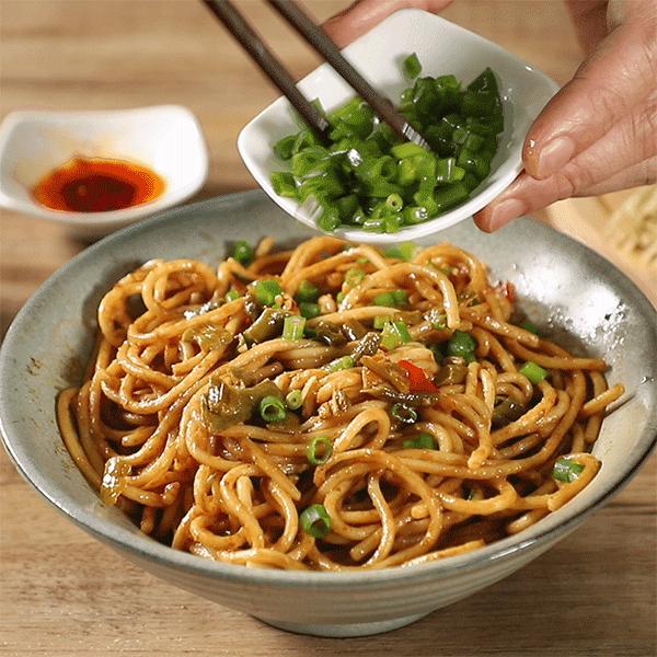 正宗的武汉风味热干面,热干面香辣武汉