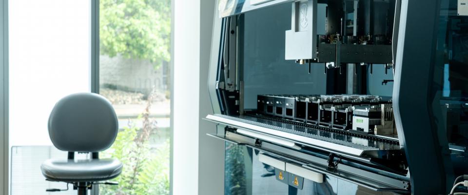 新冠病毒检测机器人,美国顶级科学家测试冠状病毒