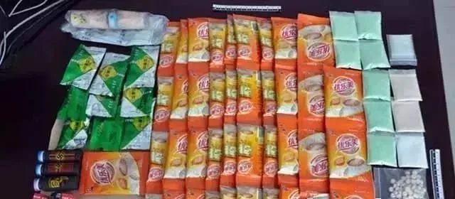 警察突访工厂食堂加油,警察突访食堂给员工加了一道硬菜