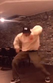 轮到中年男星被“外貌歧视”，我们女人终于松了口气