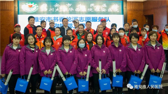 四川欢迎雅安白衣天使们凯旋归来,雅安医疗队凯旋归来