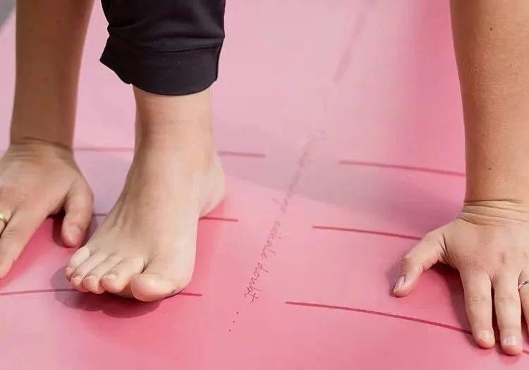 超好用的瑜伽垫,瑜伽垫卷边解决方法