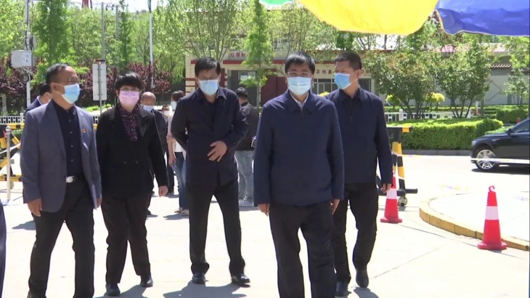 现场直击开学第一天！春风十里，不如学校有你~