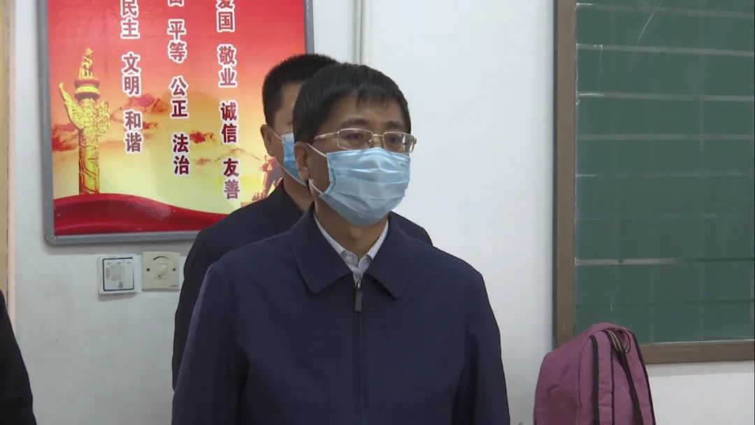 现场直击开学第一天！春风十里，不如学校有你~