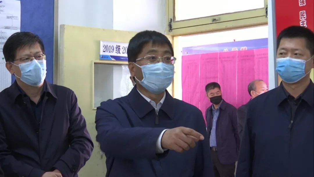 现场直击开学第一天！春风十里，不如学校有你~