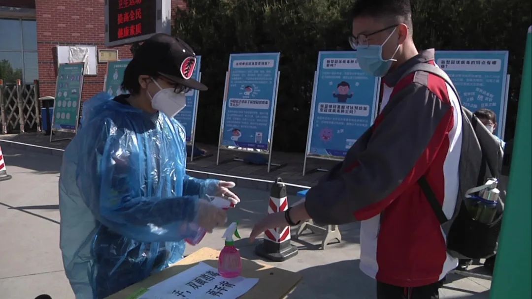 现场直击开学第一天！春风十里，不如学校有你~