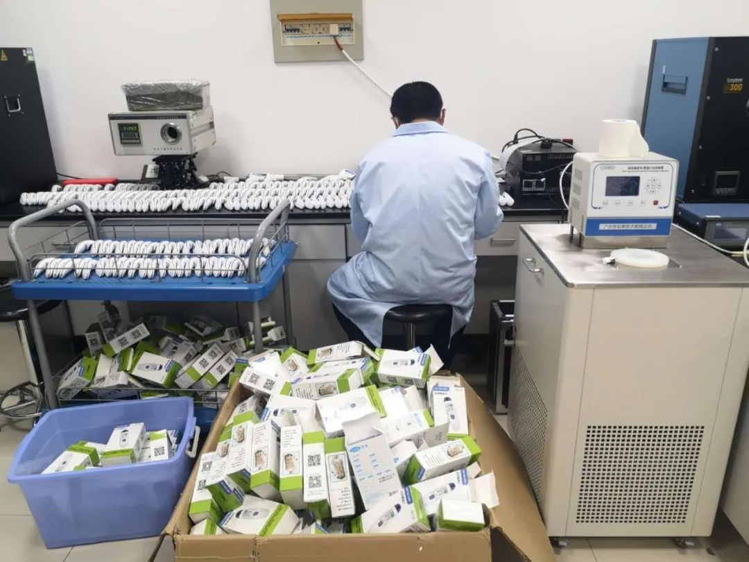 现场直击开学第一天！春风十里，不如学校有你~