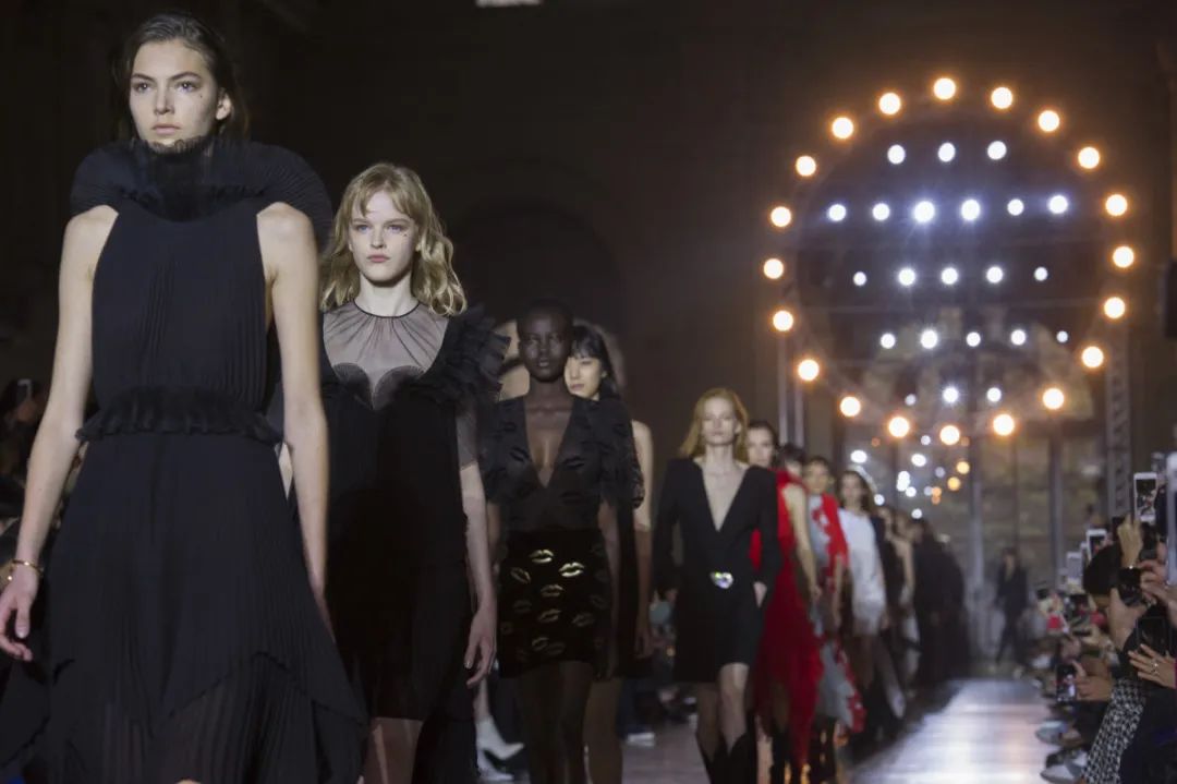 givenchy什么潮牌,givenchy高端时尚