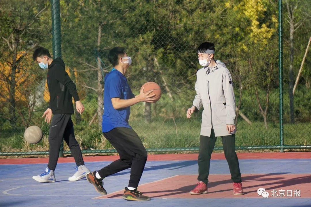 打球戴口罩，真不开玩笑！北京室外运动场准入严格