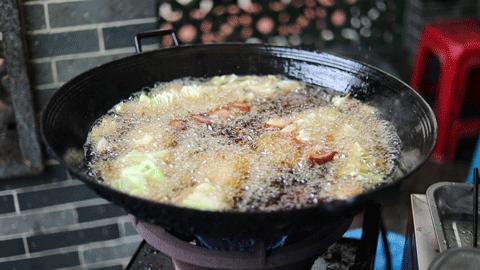 覆盖5个区,这7家“又小又旧”的炸串店,抚慰了不少深夜打工人