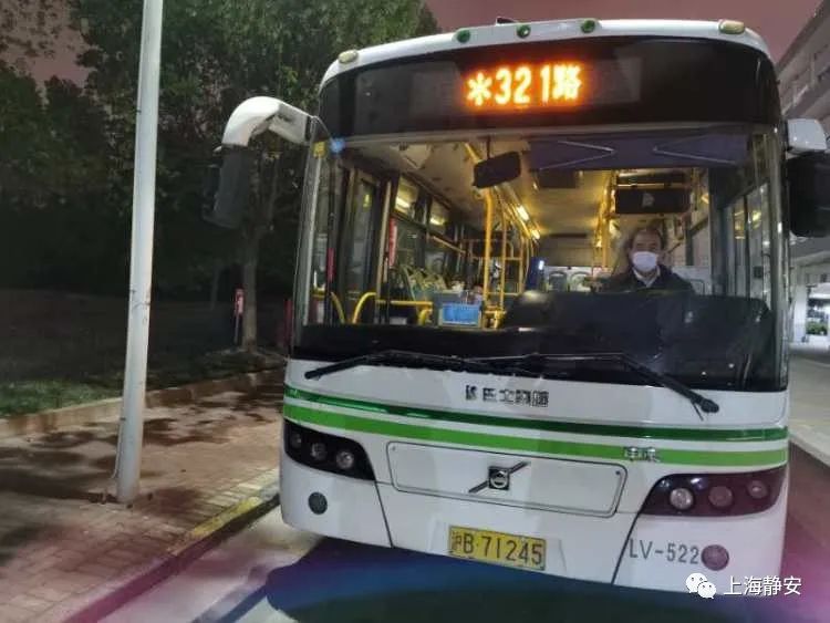 凌晨，还有他们在点亮静安的夜！