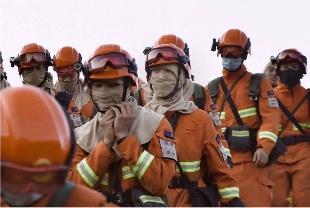 森林消防守护绿水青山,森林防火守护绿水青山绘画