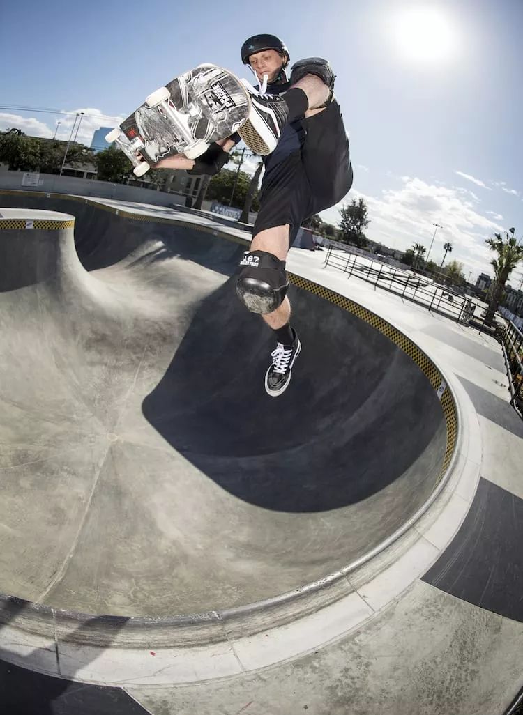 传奇滑手TonyHawk换过多少鞋子赞助？