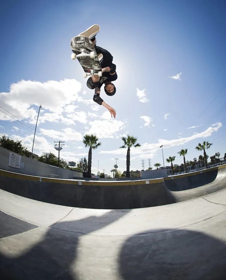 传奇滑手TonyHawk换过多少鞋子赞助？