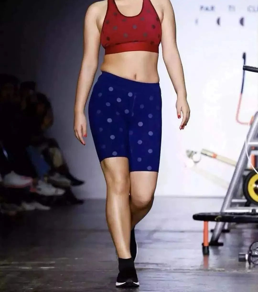 杨幂什么样的单品都能穿好,杨幂穿单品