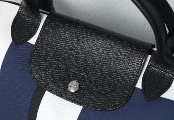 这款让明星们爱不释手的包袋,新的联名对象——是你