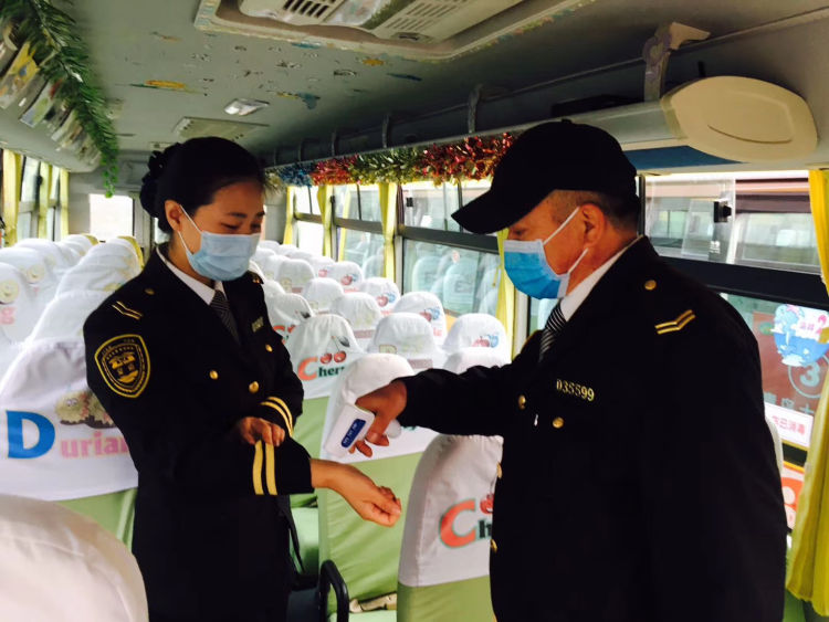 新学期校车安全,青岛大鼻子校车