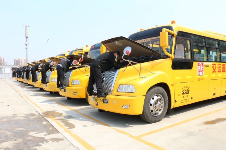 新学期校车安全,青岛大鼻子校车