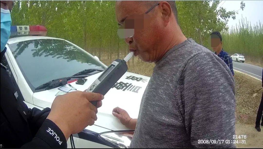 钟南山和李兰娟送来婚礼祝福│另一种传染病!男子回国后发烧39.5℃│发朋友圈判赔80万│16名醉驾司机5年禁驾并被刑事立案