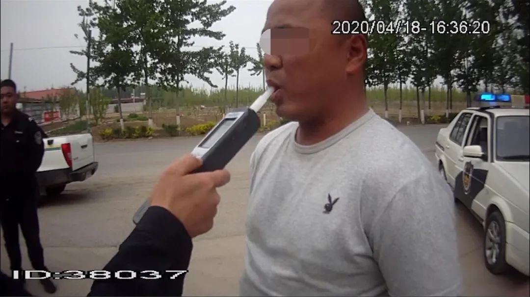 钟南山和李兰娟送来婚礼祝福│另一种传染病!男子回国后发烧39.5℃│发朋友圈判赔80万│16名醉驾司机5年禁驾并被刑事立案