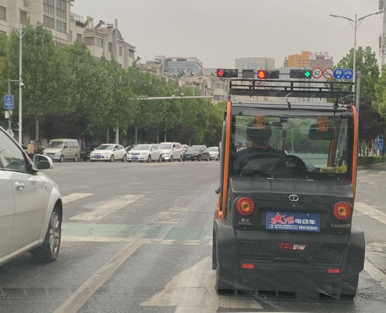 网友点赞南阳整治电动车违规,南阳四轮电动车整治方案