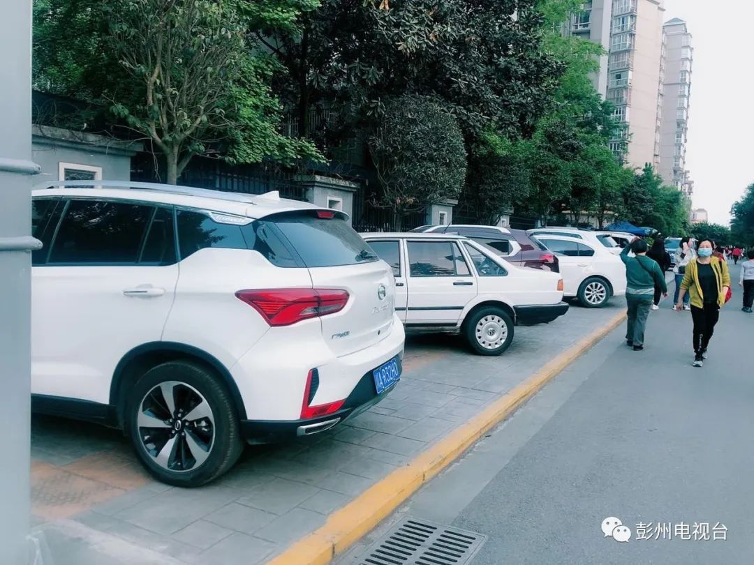 牡丹区小区免费停车,牡丹新城南区门口停车场