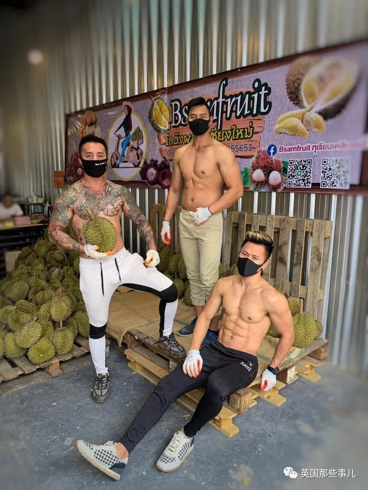 无班可上的泰国健身教练跑去水果店卖榴莲…这画风也太猛了…