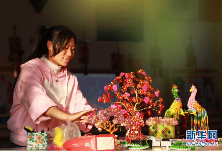 富源：“90后”带3000留守妇女“指尖致富”