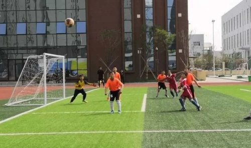 秦汉新城这群十几岁的农家娃有一个足球梦……