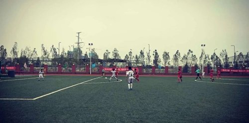 秦汉新城这群十几岁的农家娃有一个足球梦……