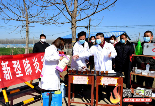 让党旗高高飘扬让党徽熠熠生辉,让心中的党旗高高飘扬