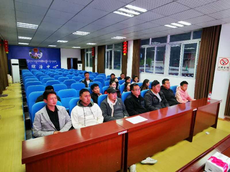 空无一人的台下，57万人流泪聆听~“逆行与坚守，甘孜战疫故事”完成录制