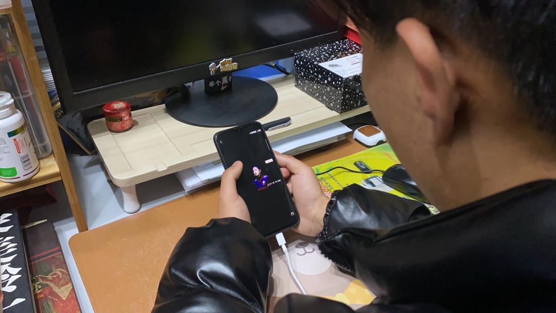 空无一人的台下，57万人流泪聆听~“逆行与坚守，甘孜战疫故事”完成录制