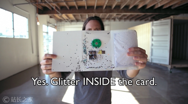 靠出售“恶作剧贺卡”就能月入3万美元,这位电商卖家怎么做的?