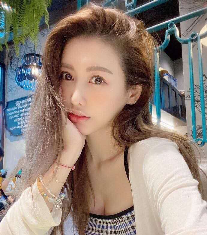 蝴蝶姐姐简恺乐素颜,蝴蝶姐姐简恺乐身材照