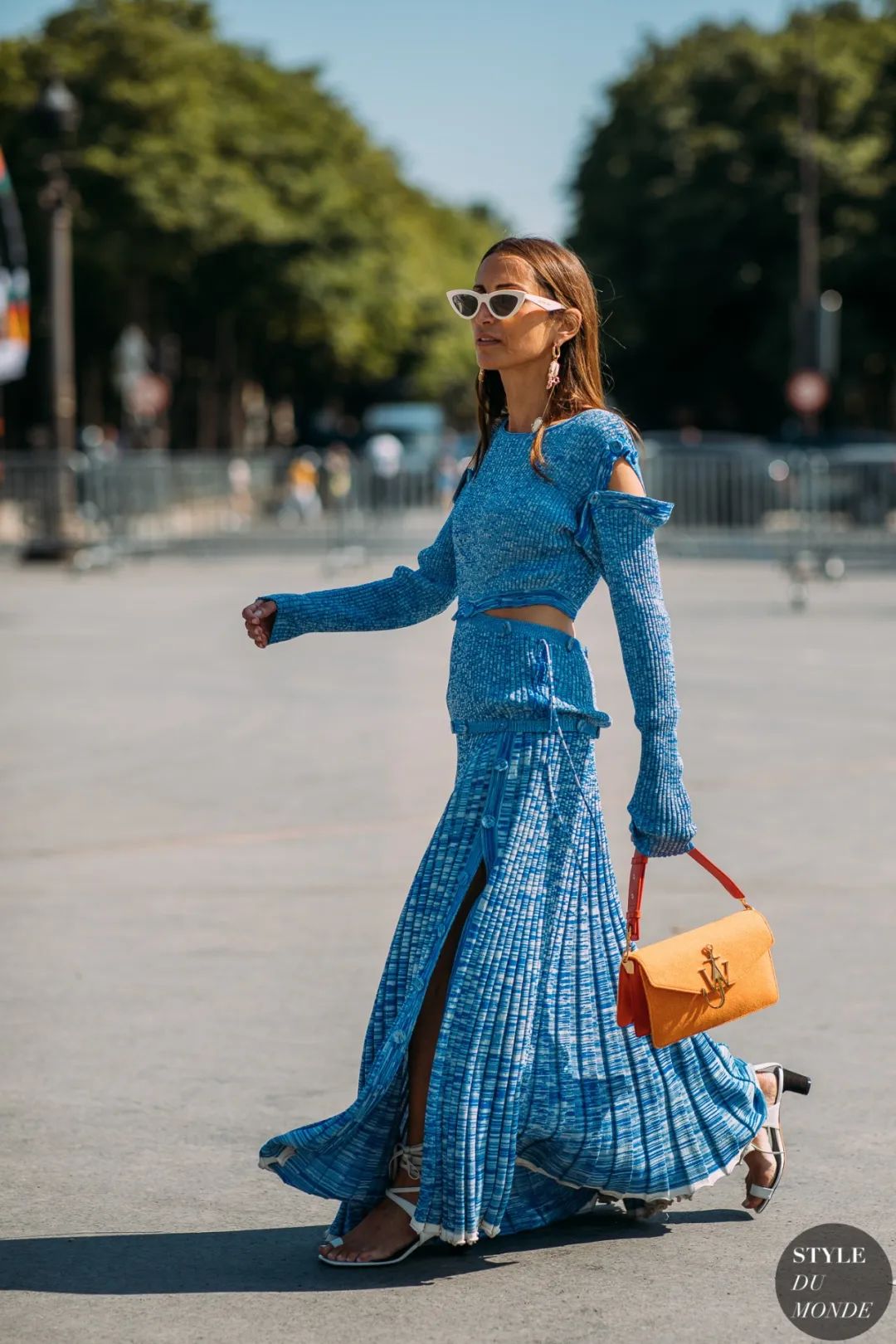 针织裙如何穿出高级感,什么样的针织裙显瘦