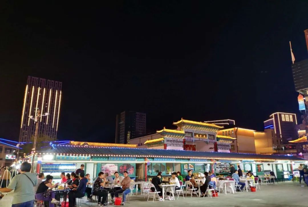 「年度散文推荐」鲁世俊｜欢乐的城市