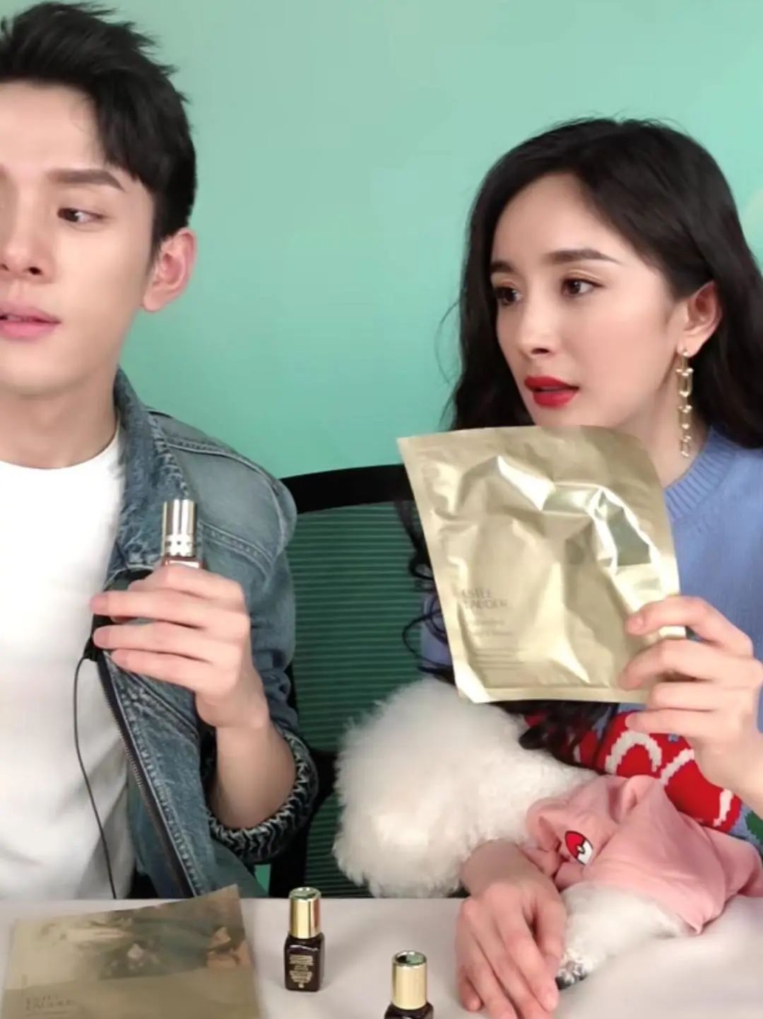 杨幂首次直播喜提五个热搜,杨幂新闻最新消息视频直播