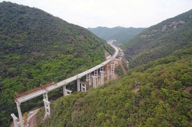 昆新楚大高速公路最新消息,新昆楚高速路通车现场图片