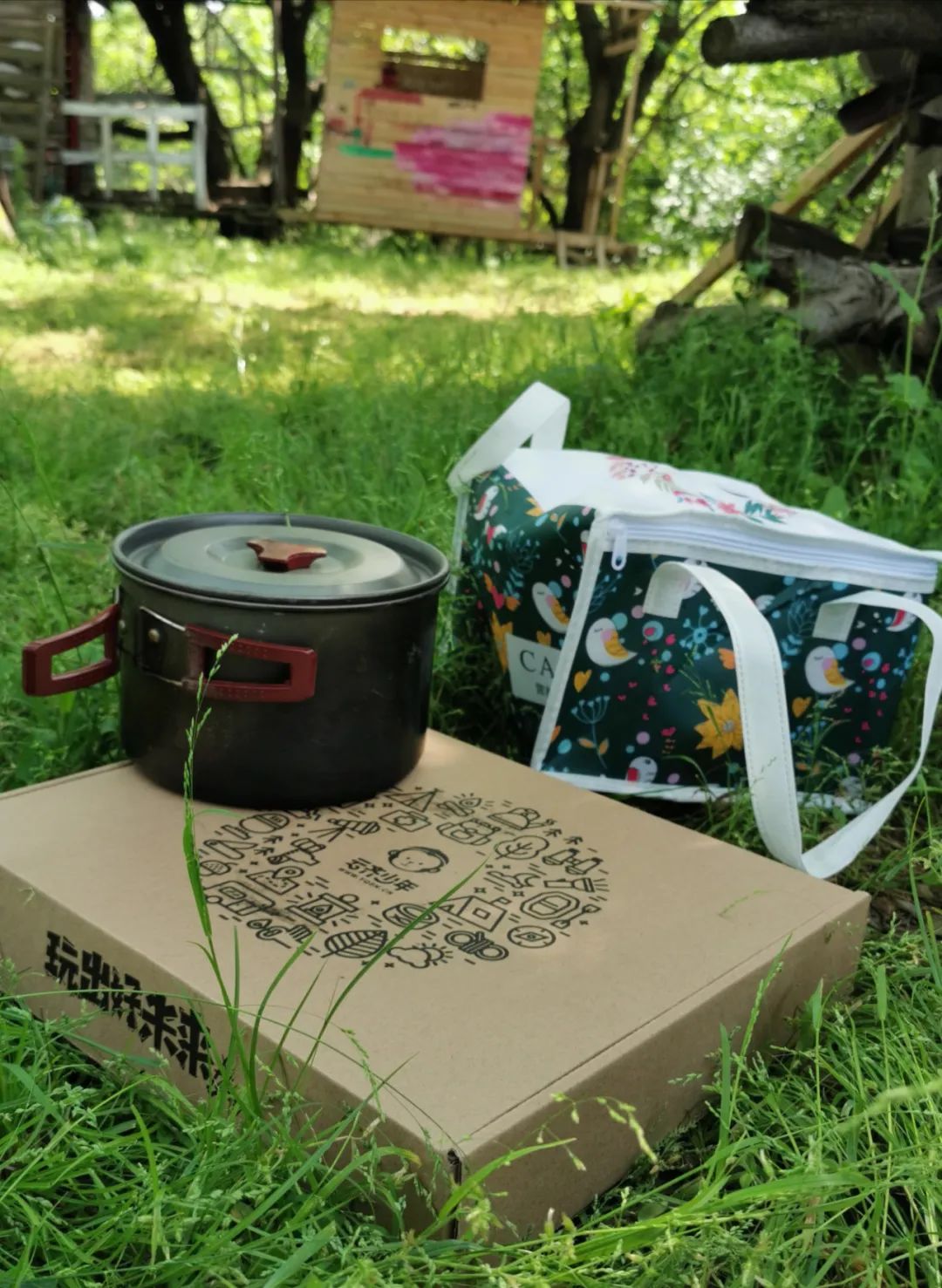 武汉开车1.5小时|通透如琉璃的“蓝丝绸”湖,有人在湖畔造了500亩撒欢营地「432集」