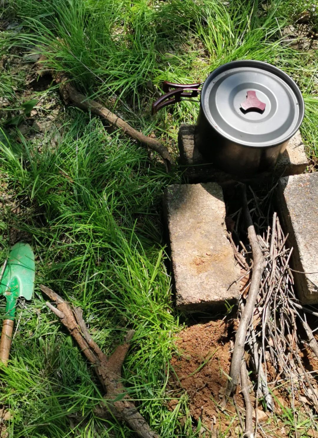 武汉开车1.5小时|通透如琉璃的“蓝丝绸”湖,有人在湖畔造了500亩撒欢营地「432集」