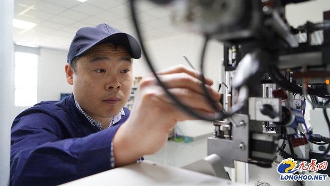 夺取双胜利我们一起拼!江苏省优秀劳动者代表亮相直播间