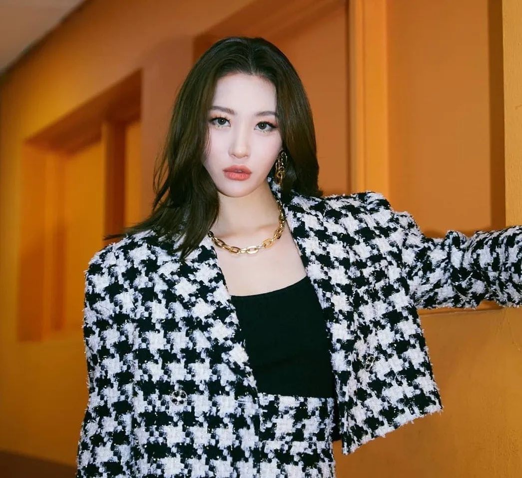 宣美出道时的视频,宣美入驻抖音账号