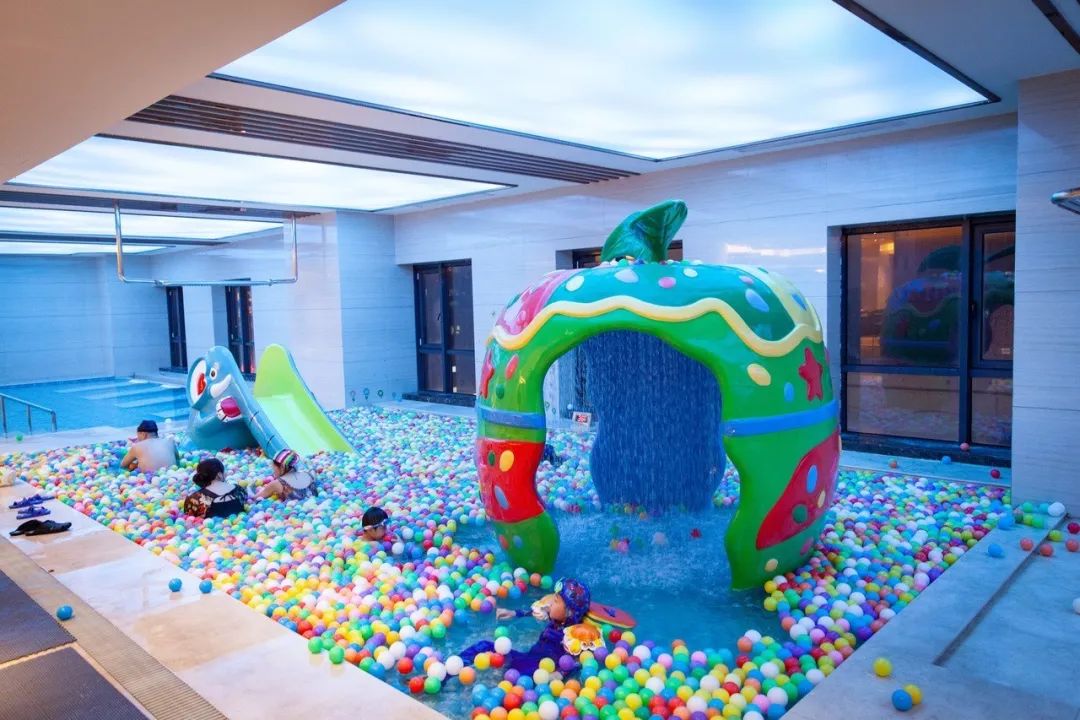 「温泉盛宴狂欢开启」只需28.1元！金水湾金水湾超大浴场两万平（单人洗浴+游泳），游玩旅行的快乐，内含洗浴，游泳，汗蒸，大屏观影