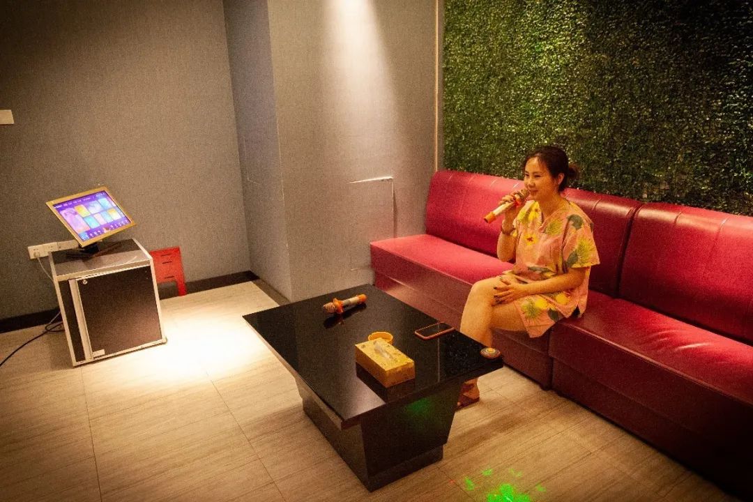 「温泉盛宴狂欢开启」只需28.1元！金水湾金水湾超大浴场两万平（单人洗浴+游泳），游玩旅行的快乐，内含洗浴，游泳，汗蒸，大屏观影