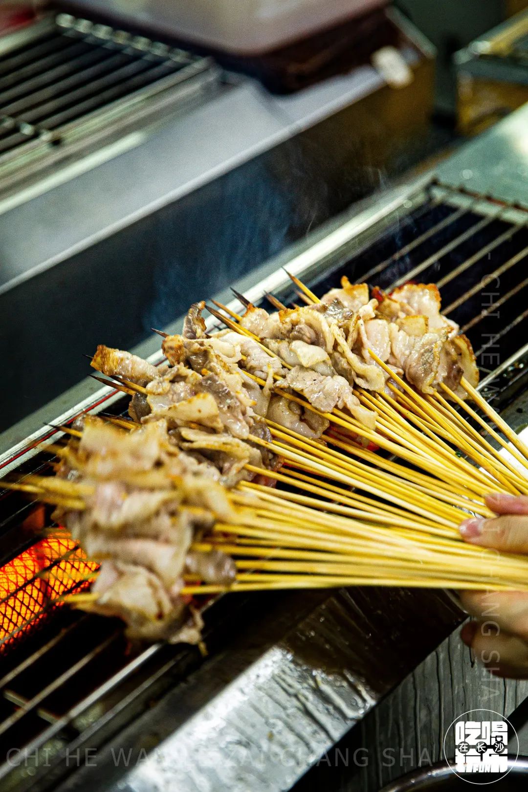 思聪都打卡过的这家成都烧烤店来长沙啦！网红猪鼻筋免费送