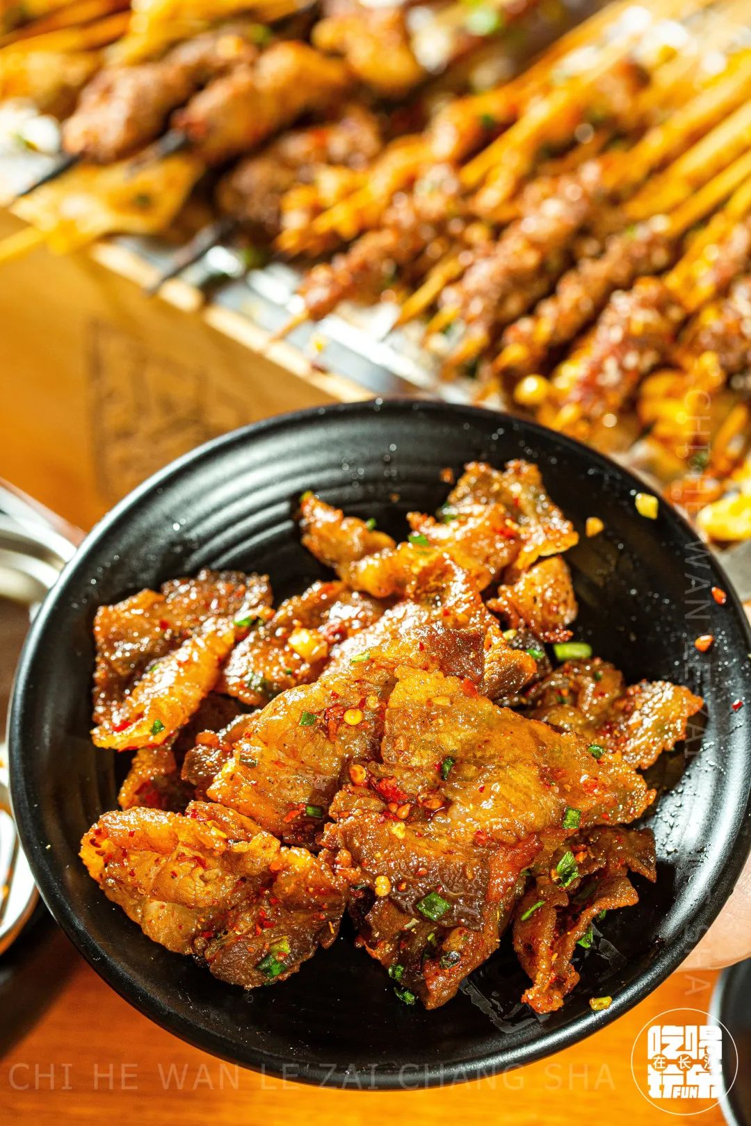 思聪都打卡过的这家成都烧烤店来长沙啦！网红猪鼻筋免费送