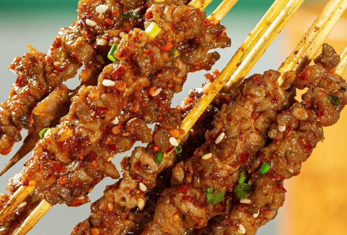 思聪都打卡过的这家成都烧烤店来长沙啦！网红猪鼻筋免费送